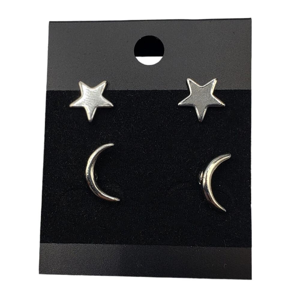 5/10 NWT 2 pair of silver tone moon and stars earrings